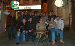 Karlsbad 2011 – Die vorläufige Abschlussreise Die ganze Truppe zusammen mit Schwejk